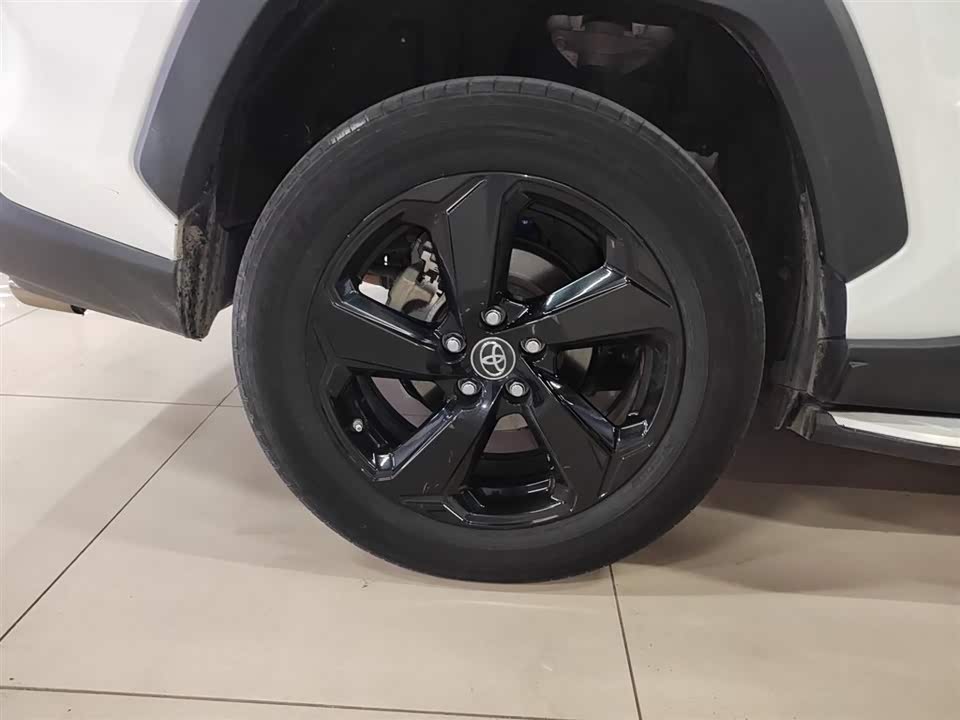 Toyota RAV4 Rongfang
