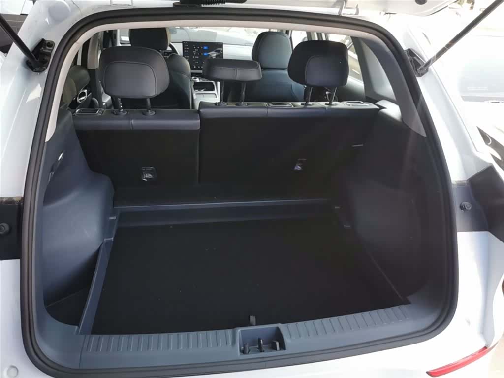 Geely Galaxy E5, 2026 19