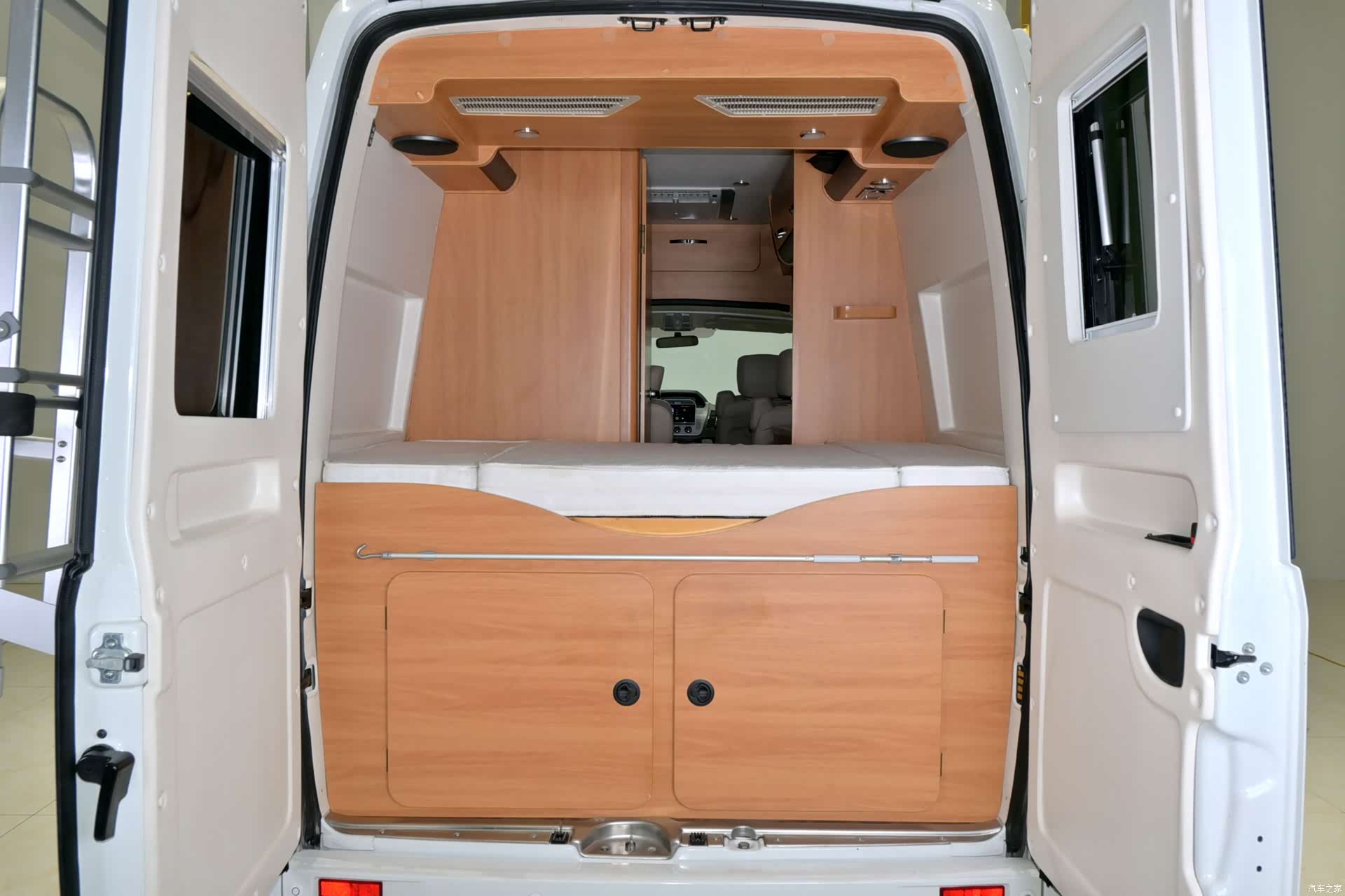 Maxus V80, 2018 25
