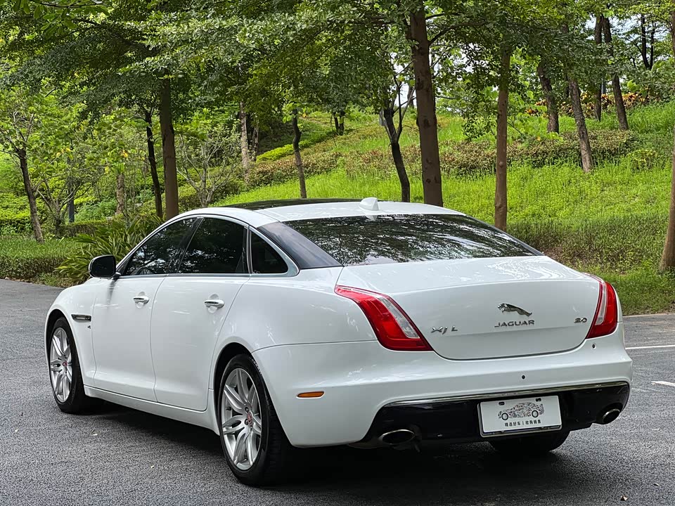 Jaguar XJ