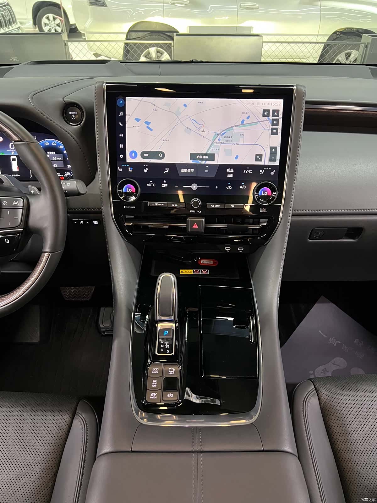 Toyota Alphard, 2024 17
