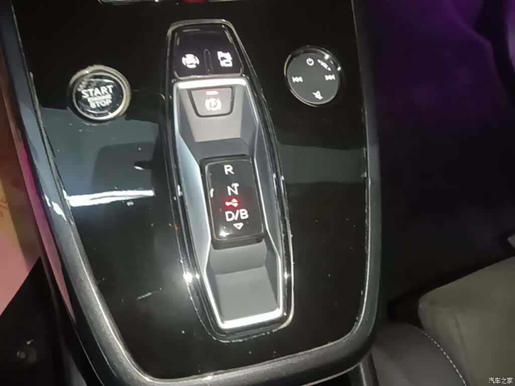 Audi Q4 e-tron, 2023 14