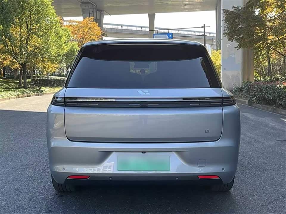 Li Auto Ideal L8