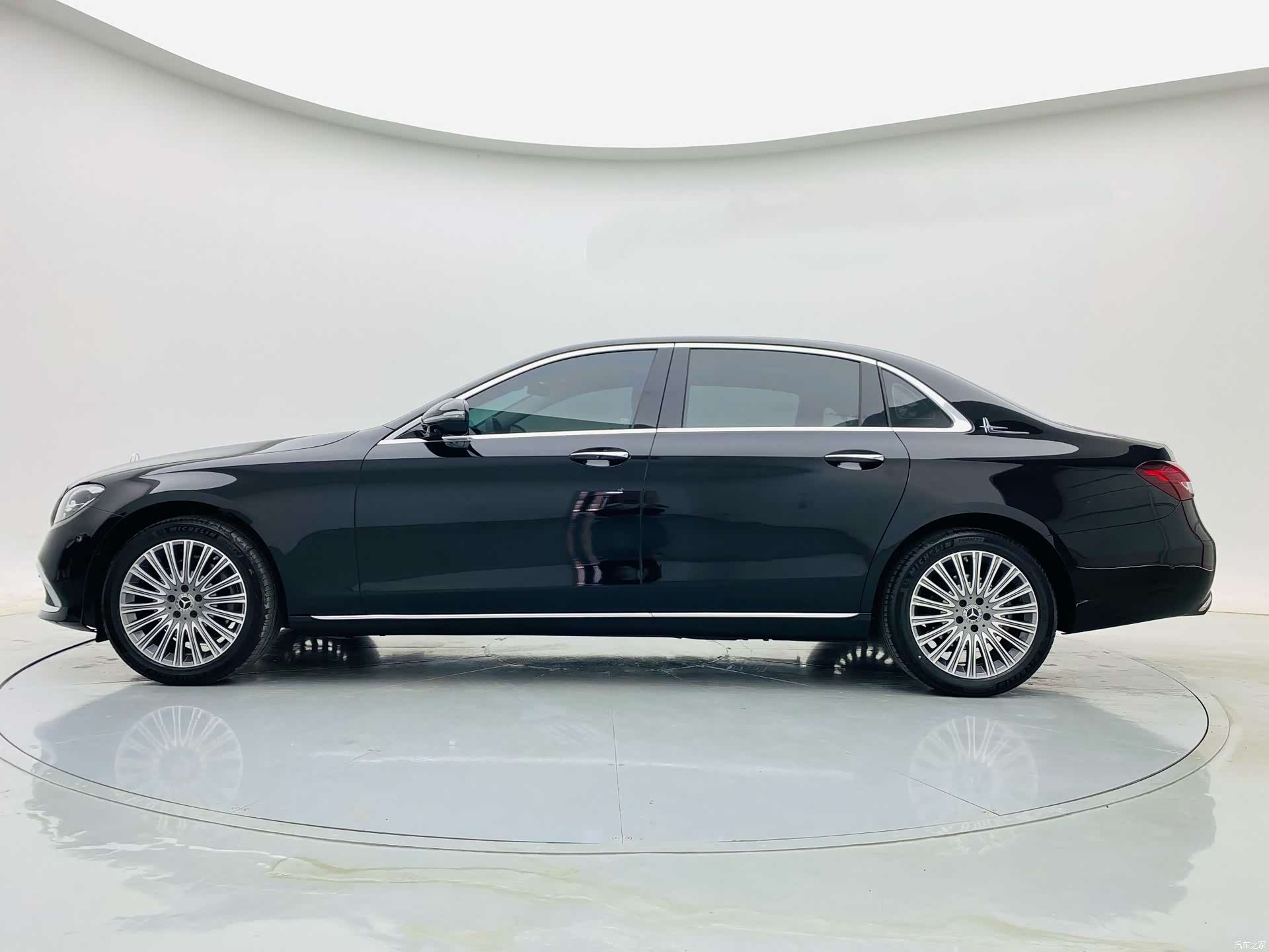 Mercedes-Benz E-Class, 2022 4