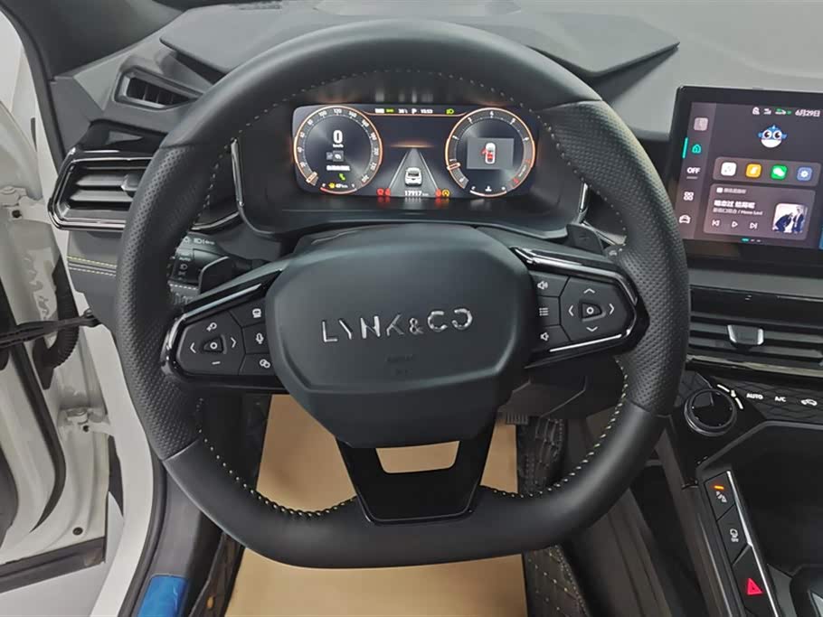 Lynk & Co 06 Lynk & Co 06