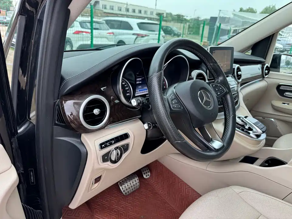 Mercedes-Benz V-class