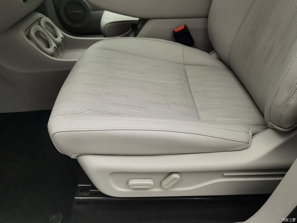 Leapmotor B10, 2025 20
