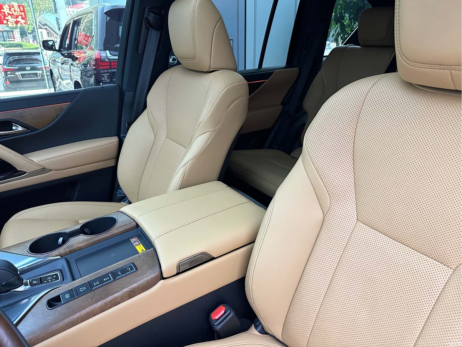 Lexus LX, 2025 11