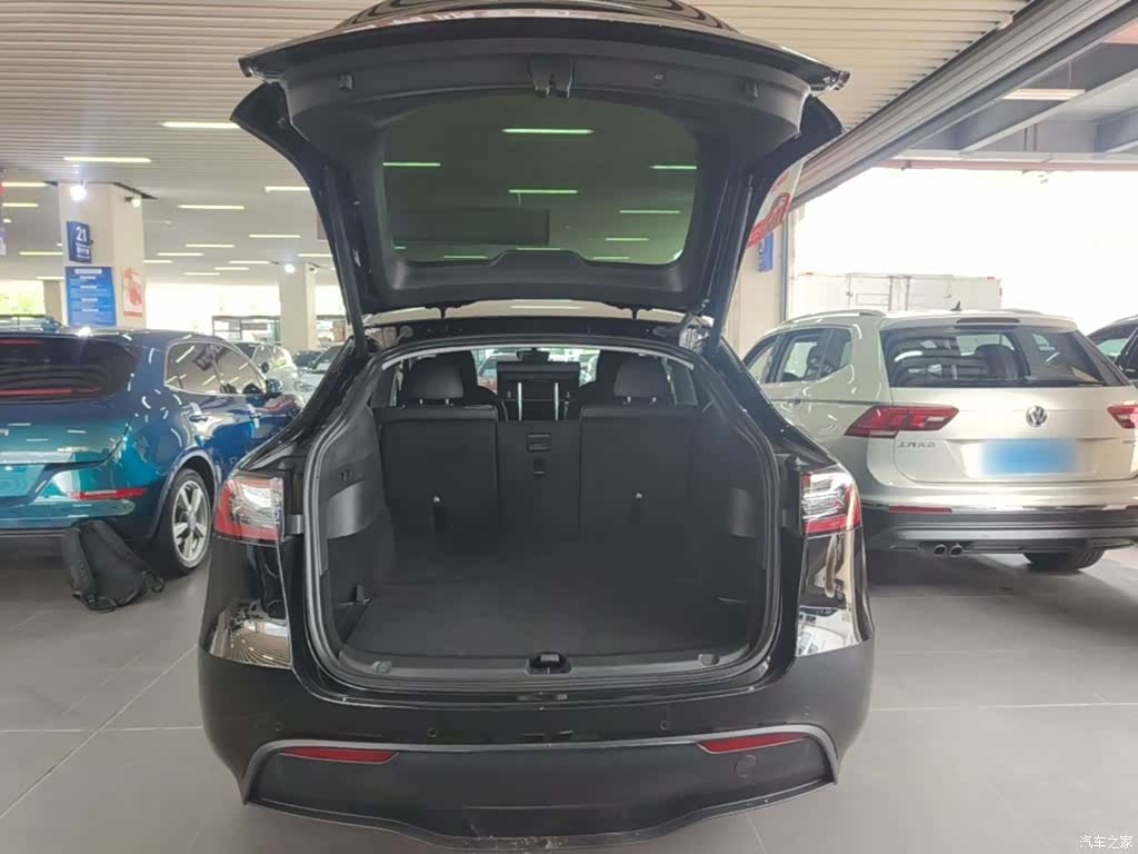 Tesla Model Y, 2023 19