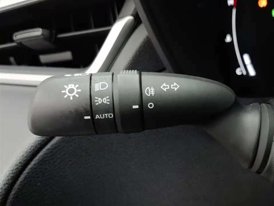 Toyota Corolla Sharp amplifier