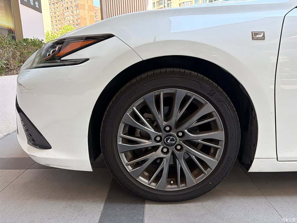 Lexus ES, 2019 11