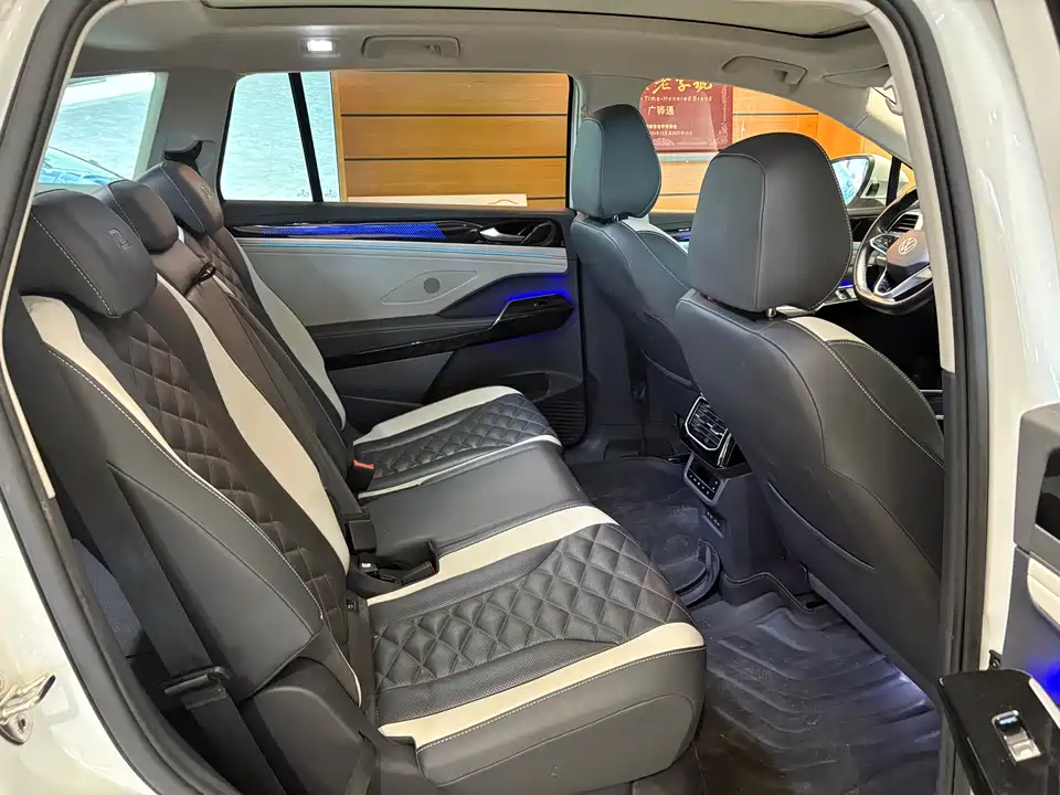 Volkswagen ID.6 CROZZ