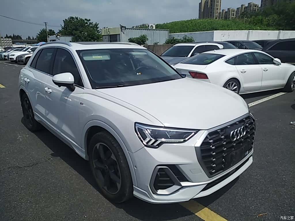 Audi Q3, 2023 4