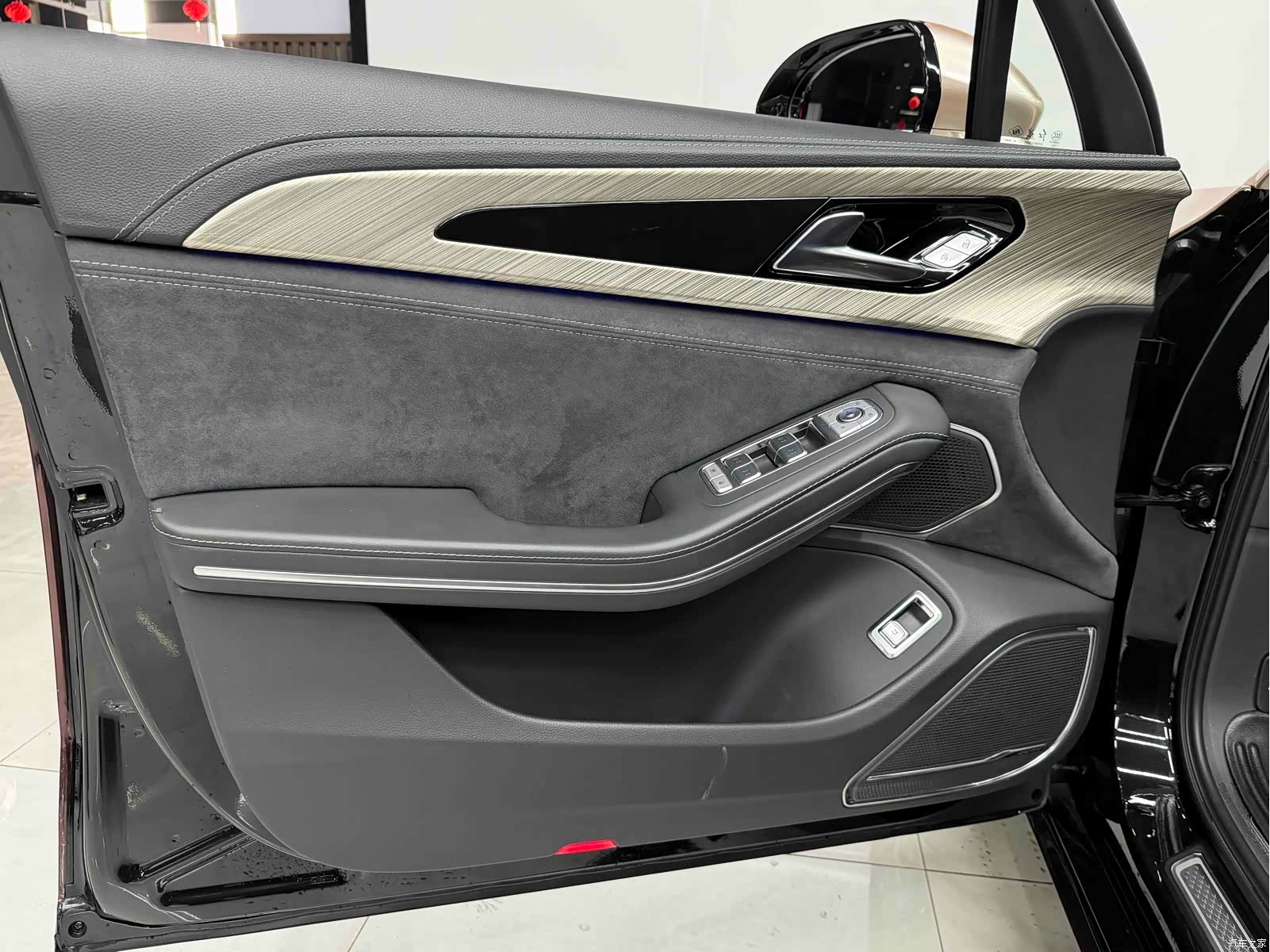 Hongqi H9, 2022 11