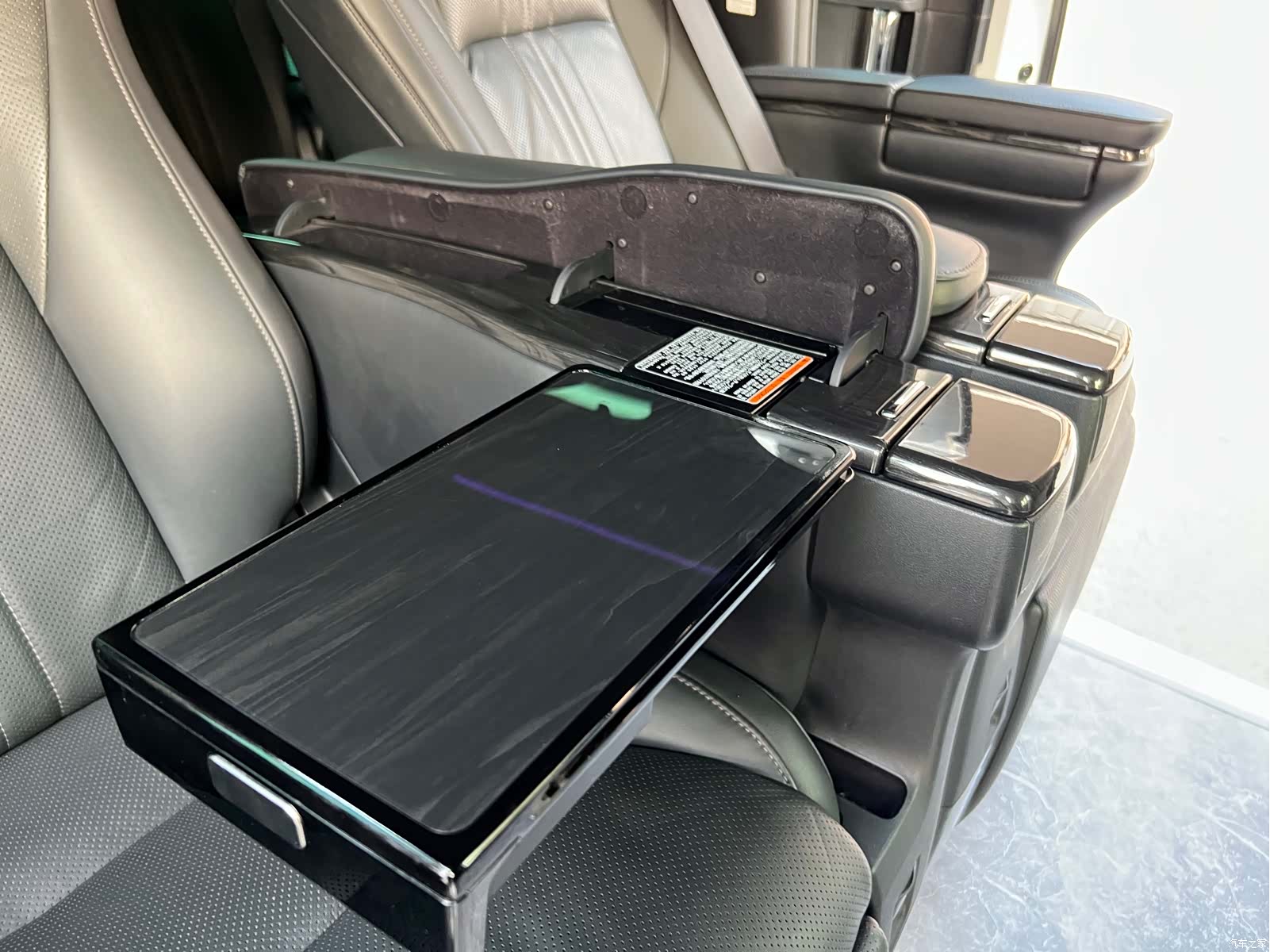 Lexus LM, 2020 11