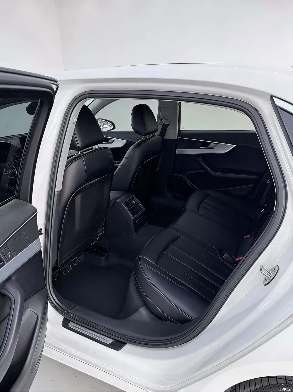 Audi A4L, 2019 8