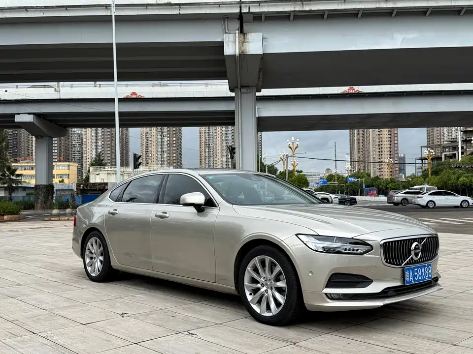 Volvo S90