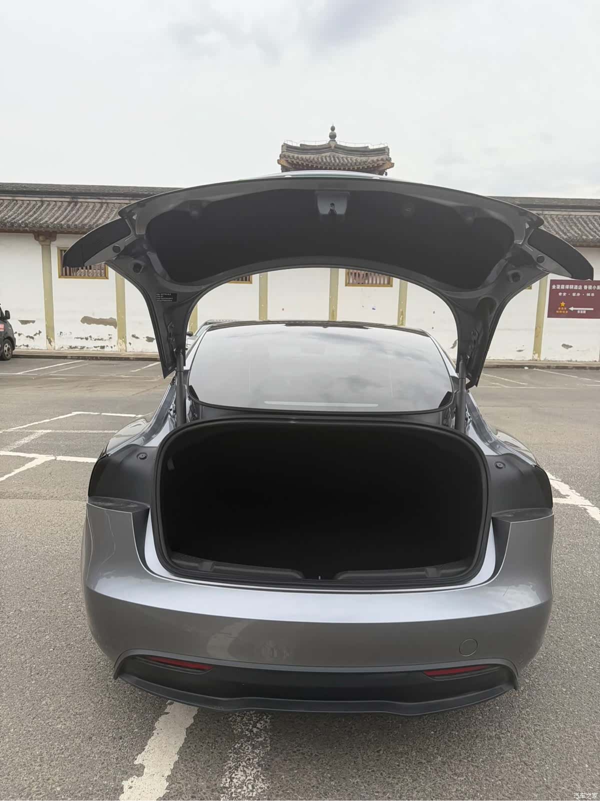 Tesla Model 3, 2025 7