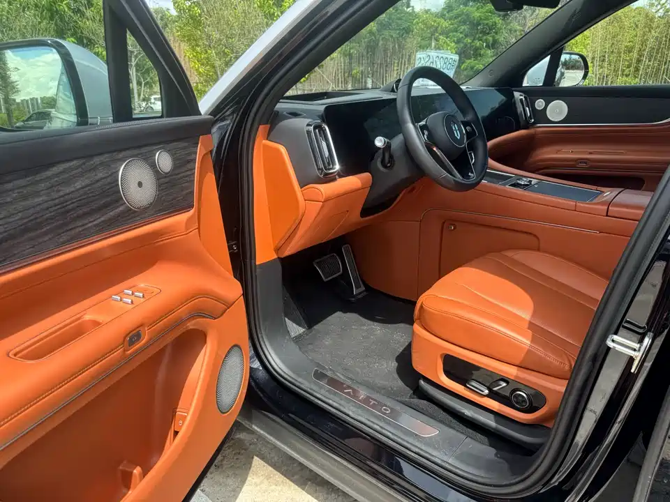 AITO Ask the world M9