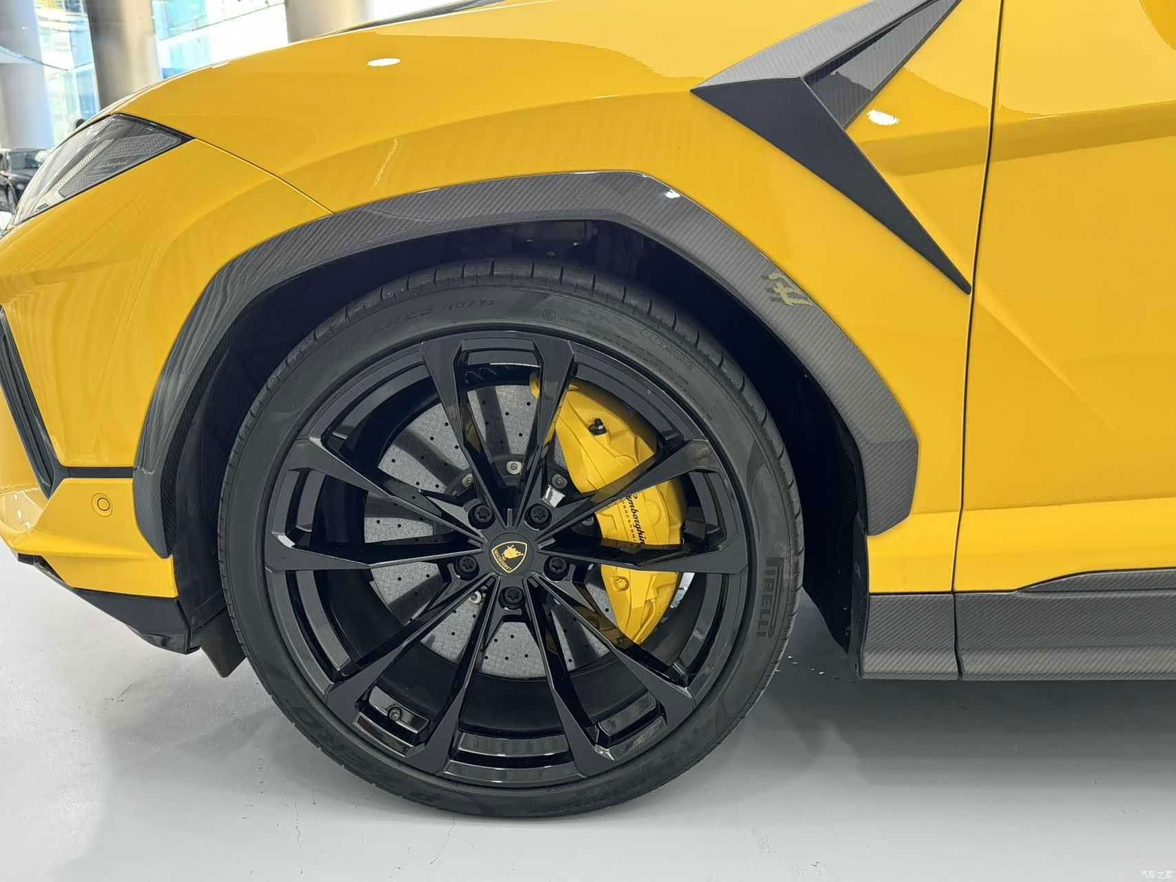 Lamborghini Urus, 2023 10