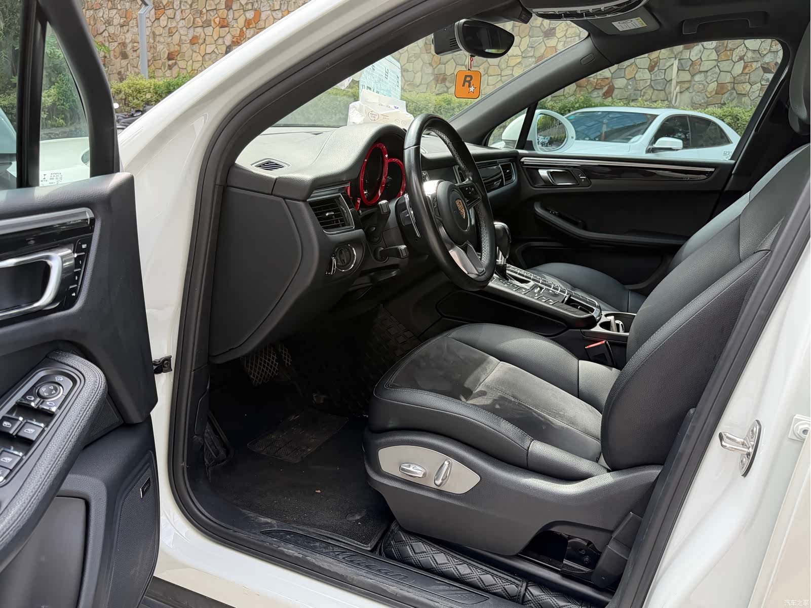 Porsche Macan, 2018 все фото