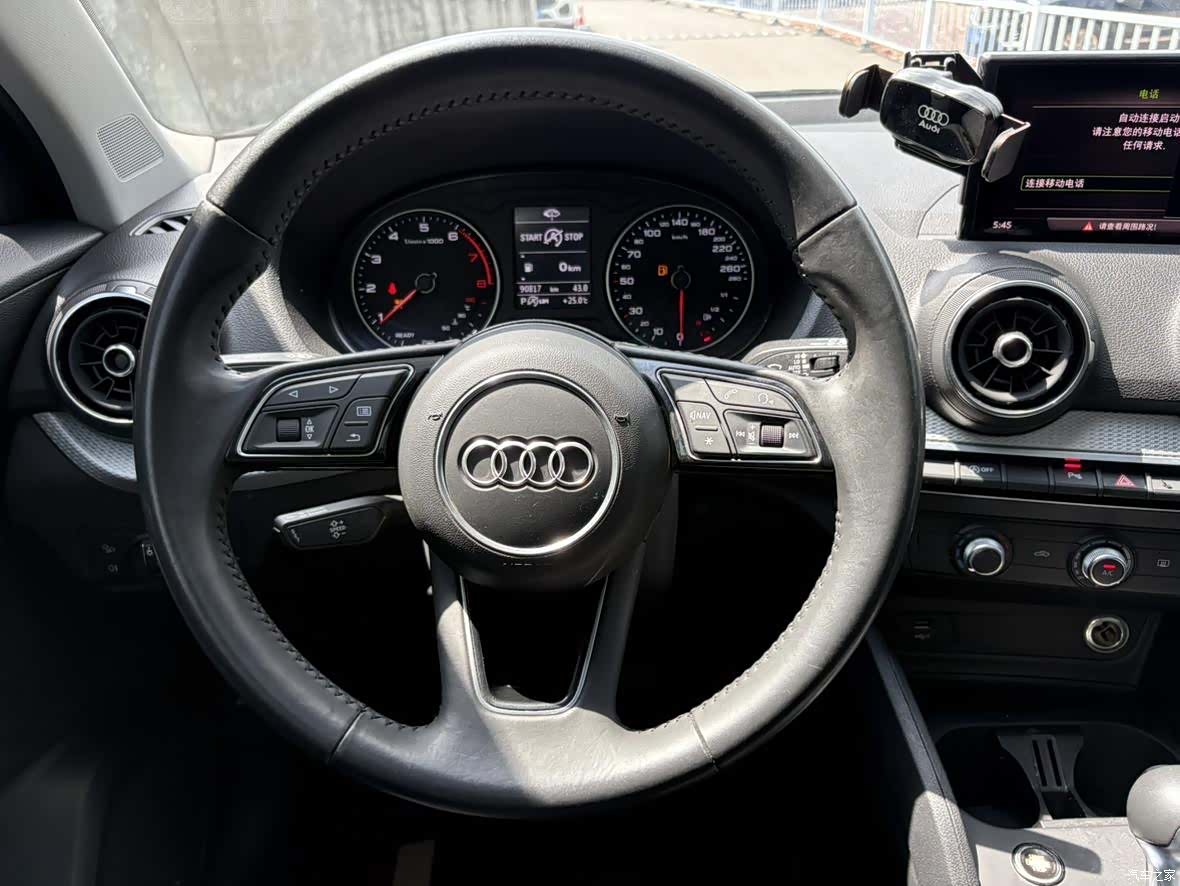 Audi Q2L, 2020 11