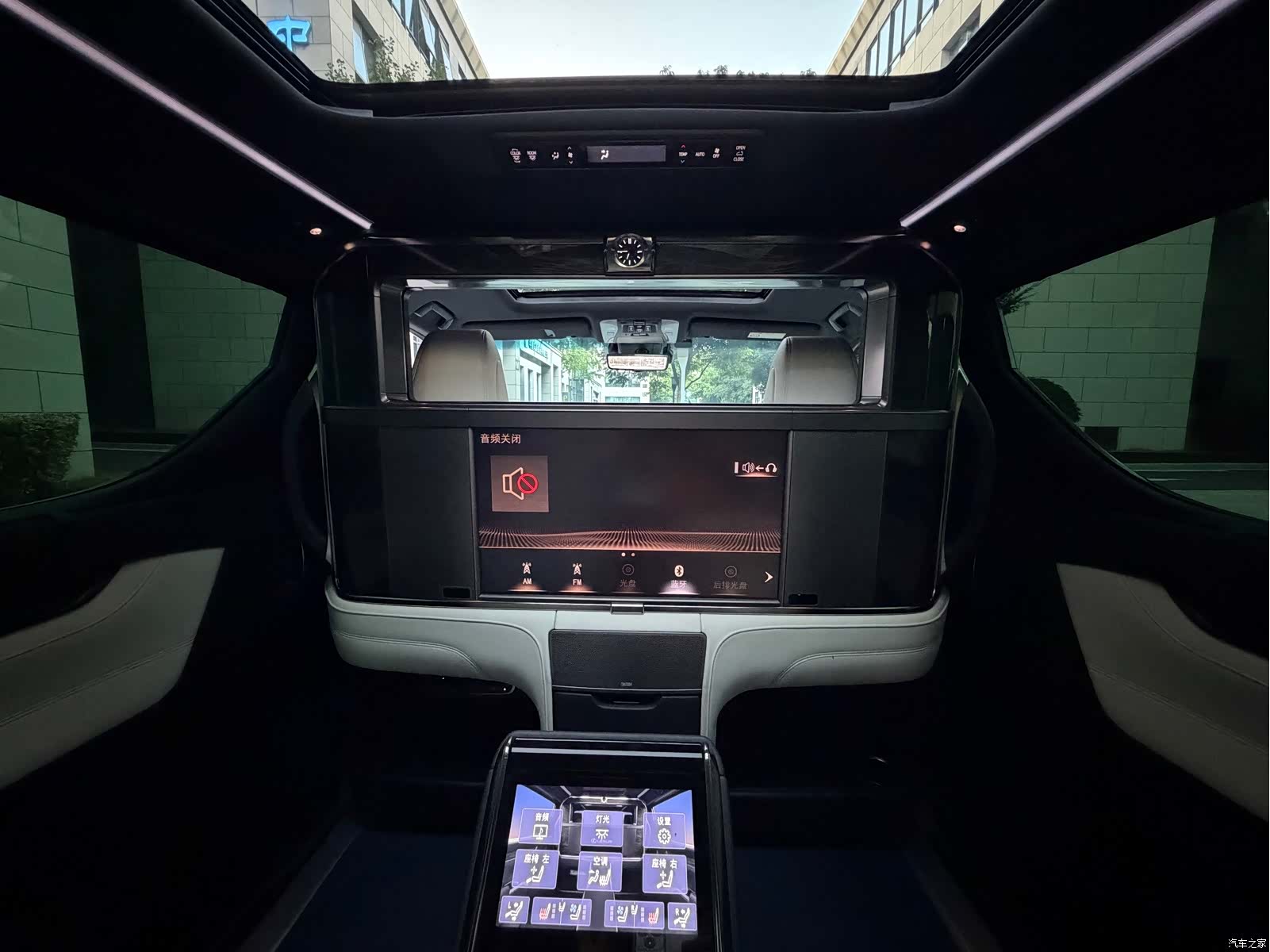 Lexus LM, 2022 10