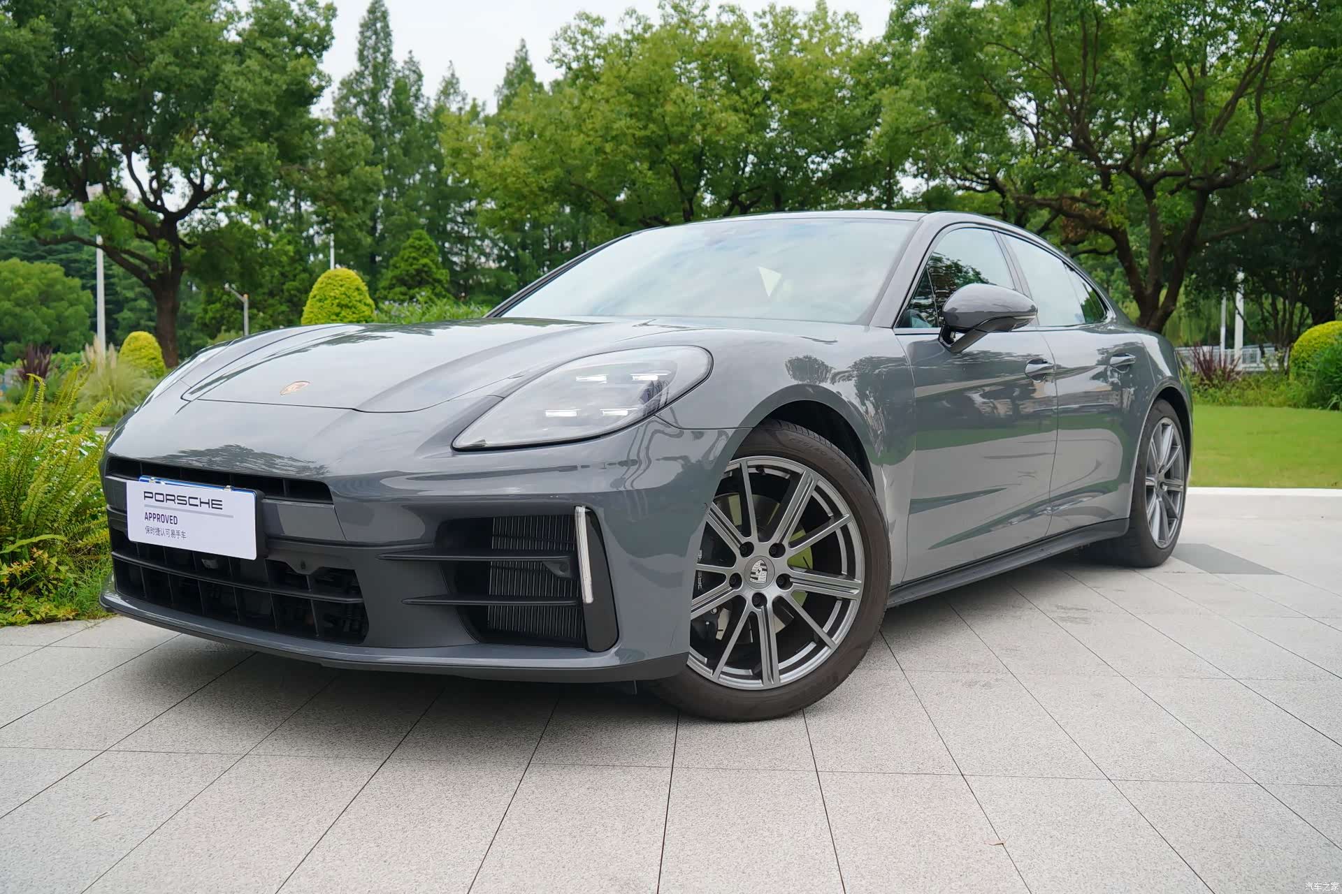 Porsche Panamera, 2026 1