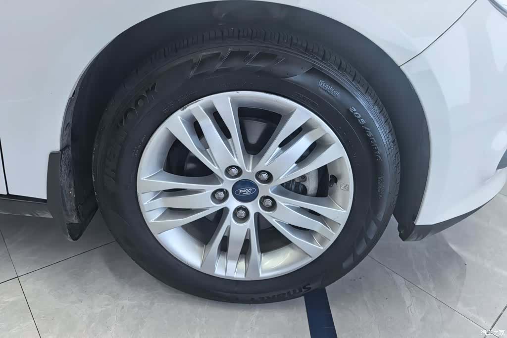 Ford Focus, 2013 6