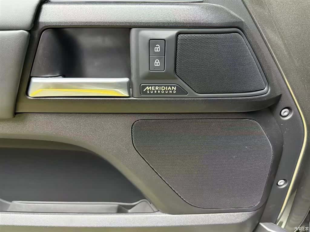 Land Rover Defender, 2024 17