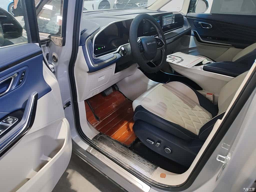 Maxus 9, 2023 16