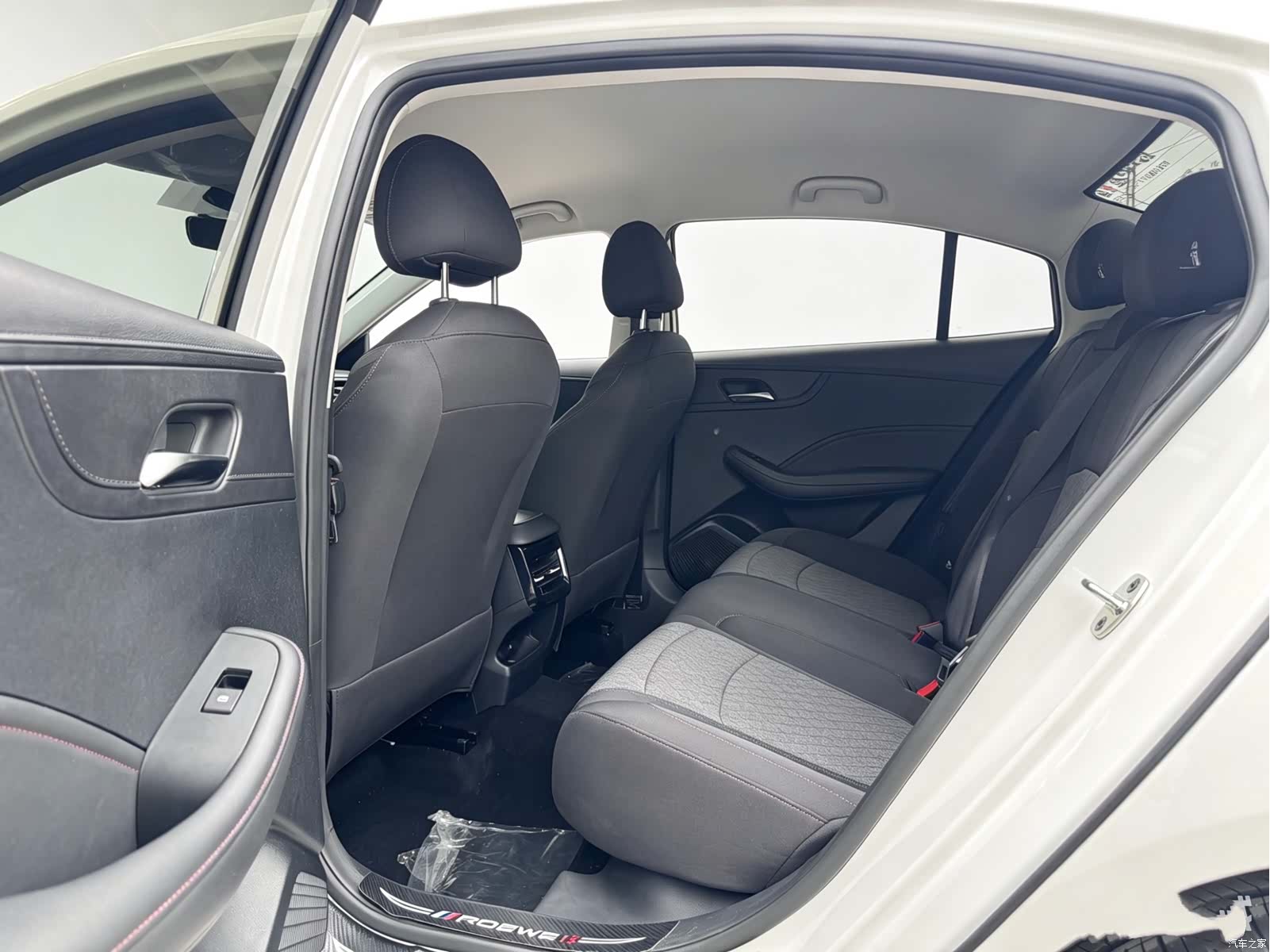 Roewe i5, 2024 10