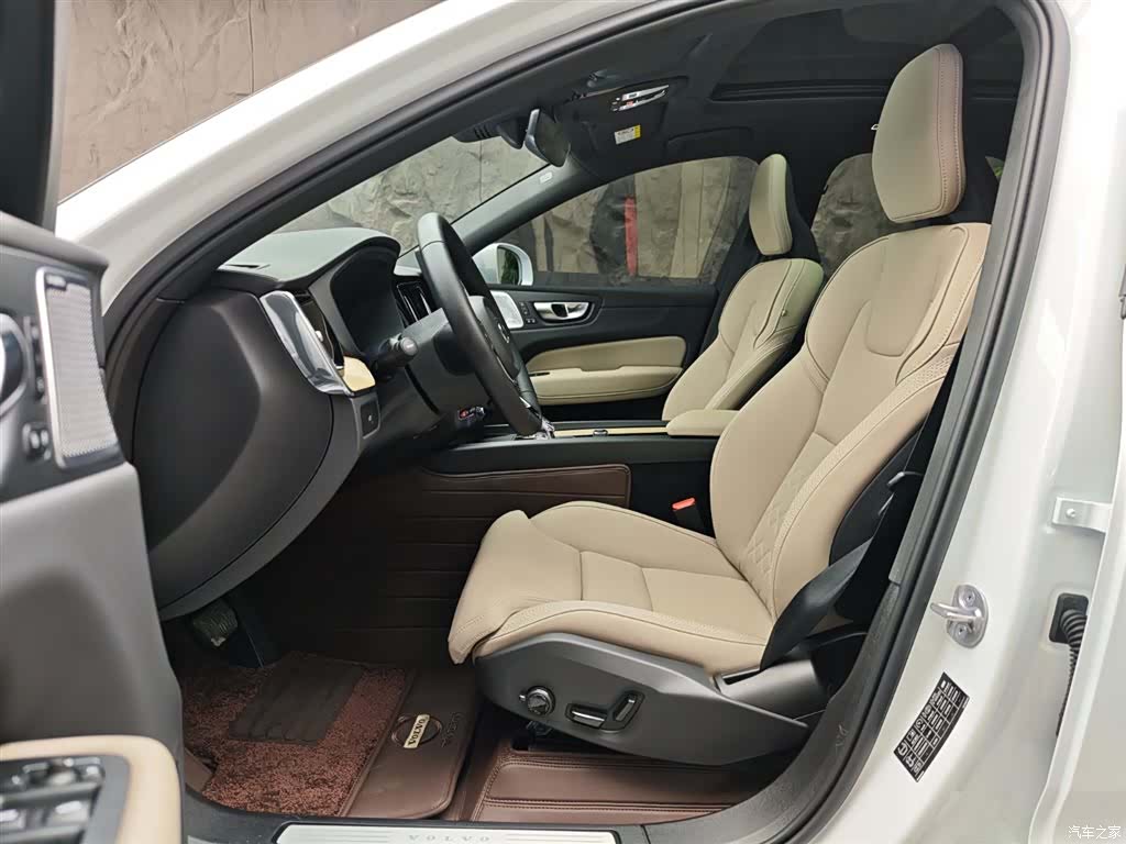 Volvo XC60, 2025 8
