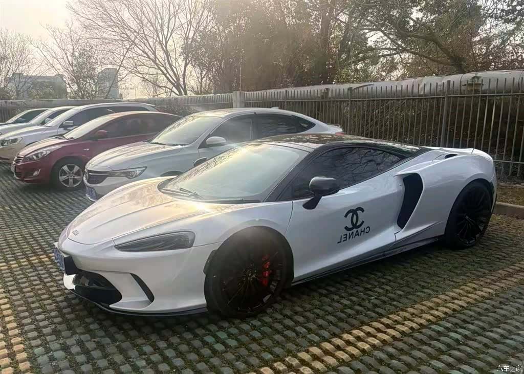 McLaren GT