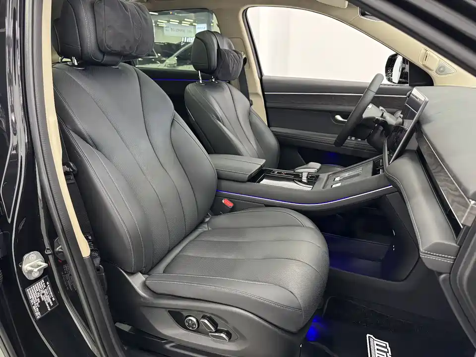 AITO Ask the world M7