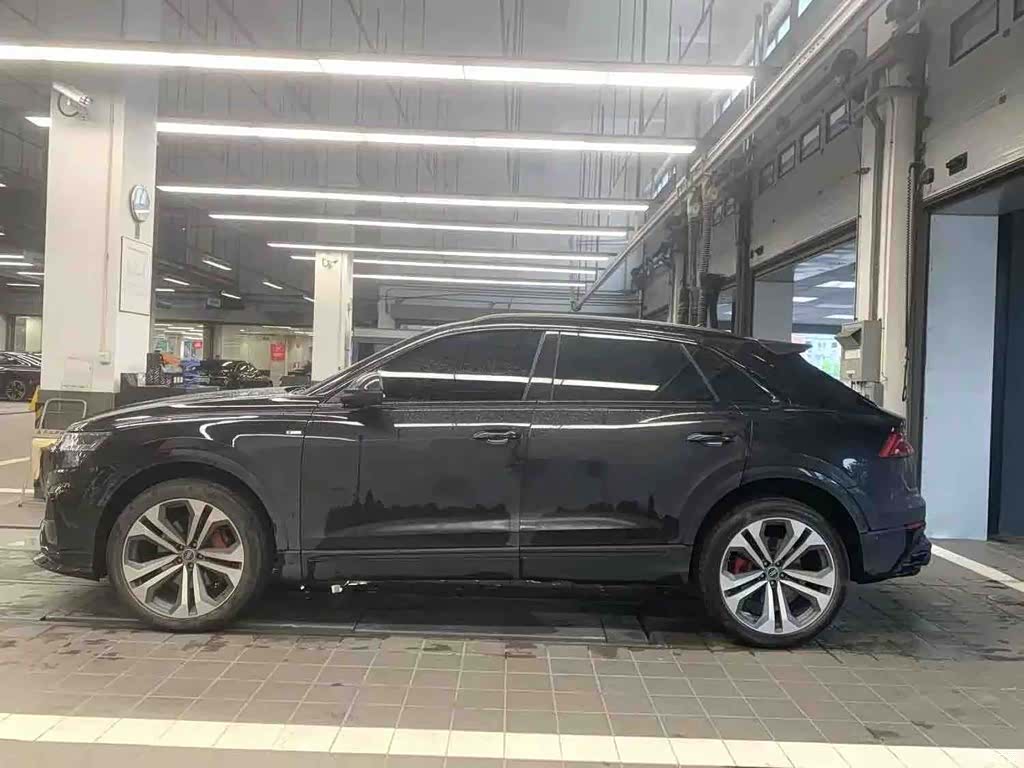 Audi Q8, 2023 4