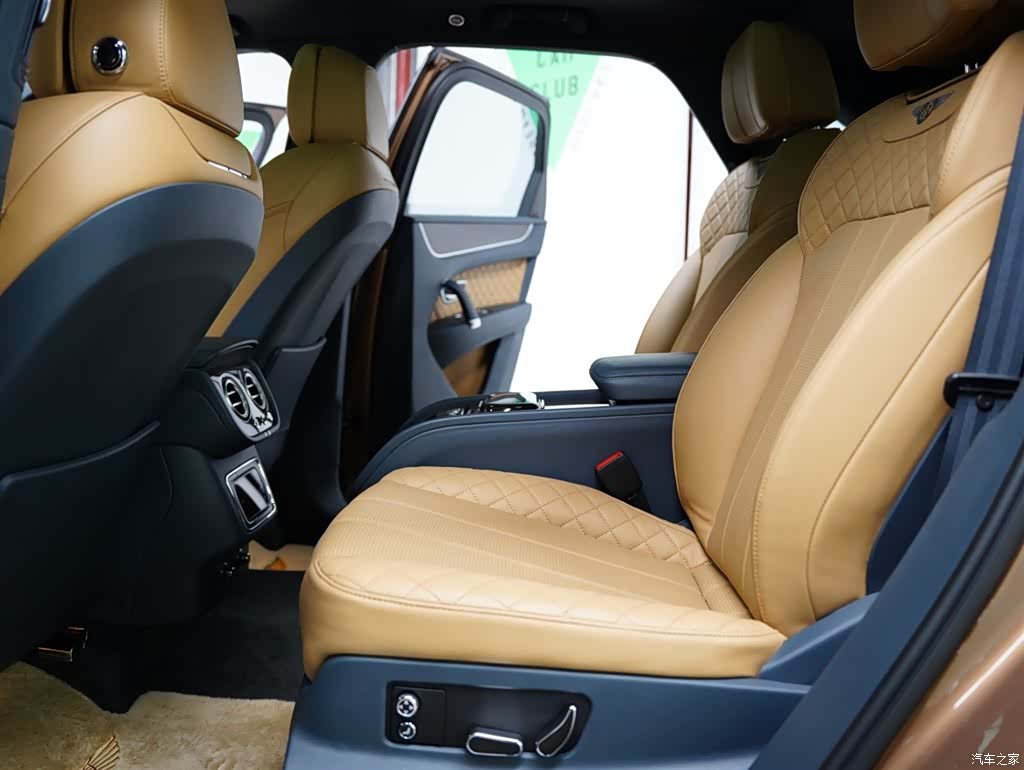 Bentley Bentayga, 2017 38