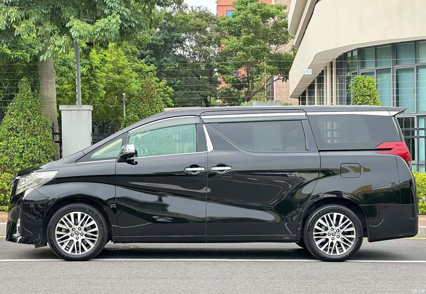 Toyota Alphard, 2018 8