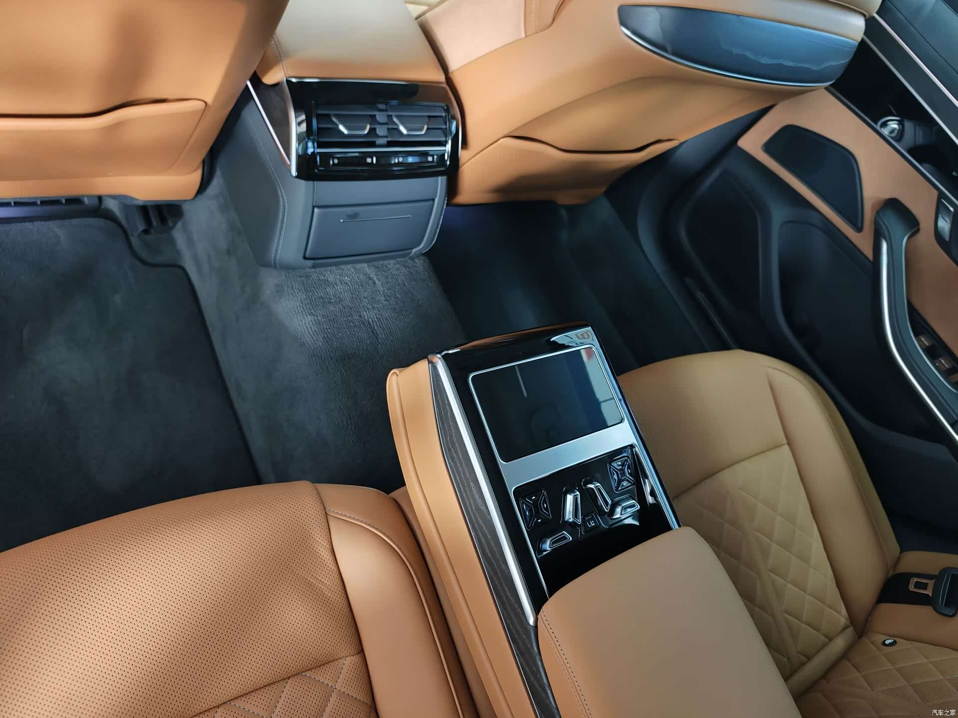 Audi A8L, 2025 24