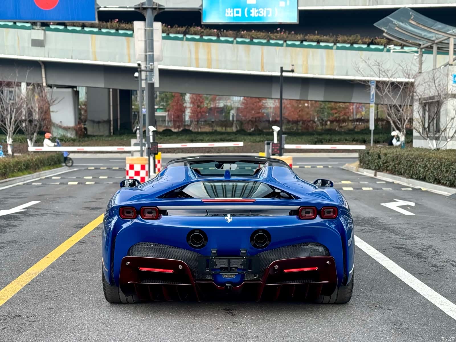 Ferrari SF90, 2023 8