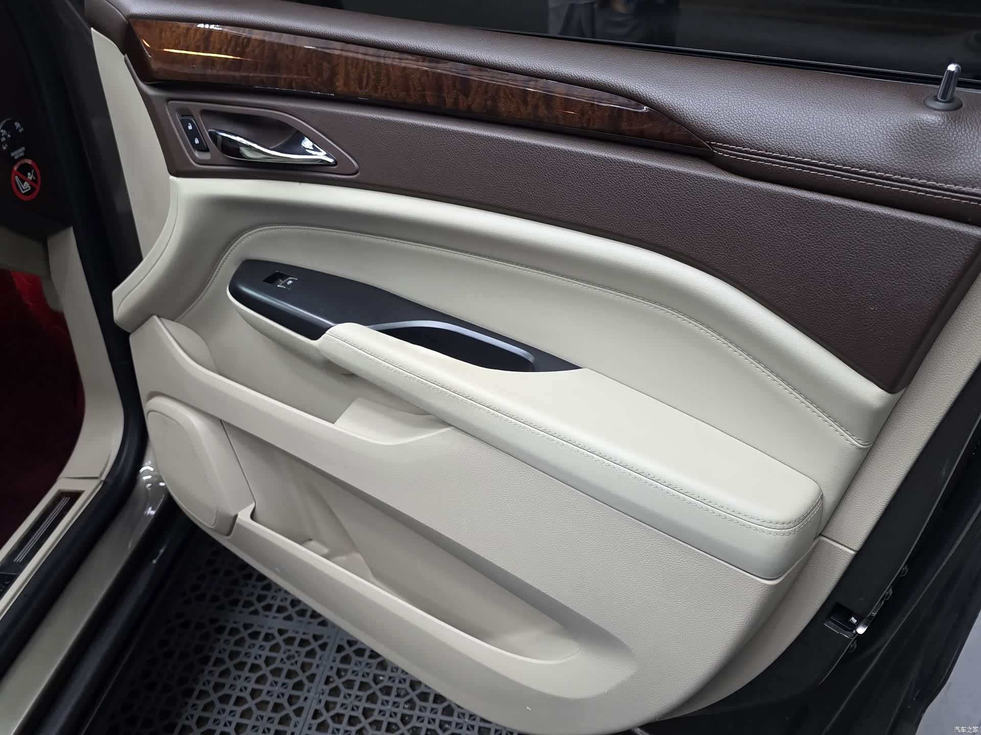 Cadillac SRX, 2014 9