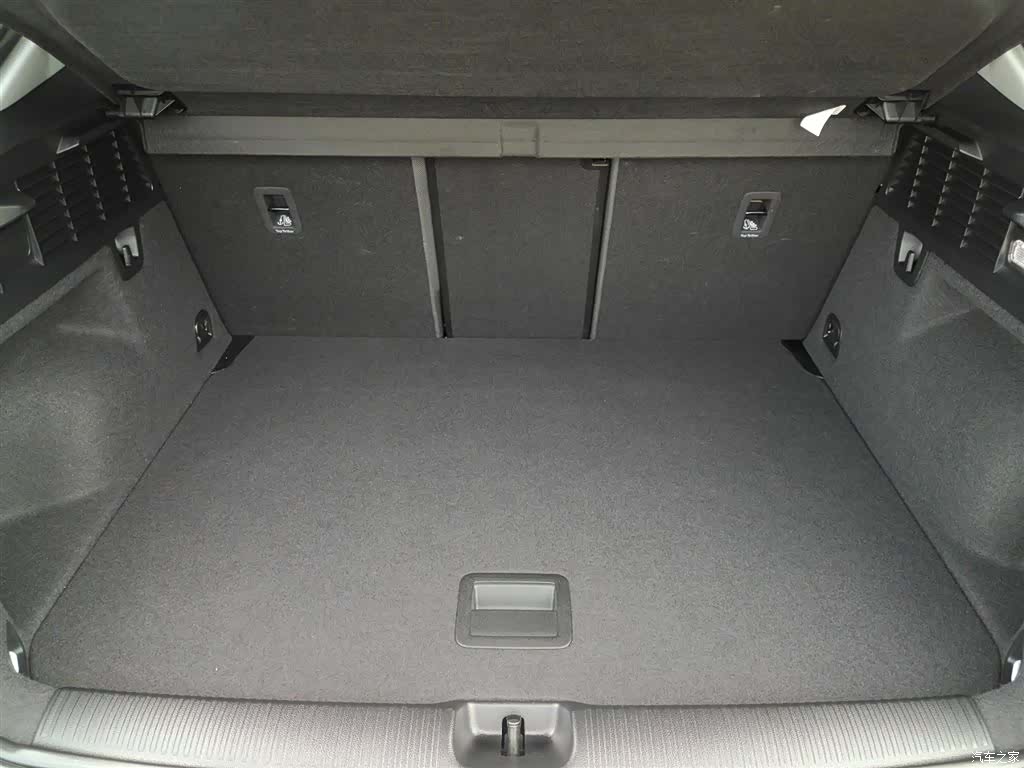 Audi Q2L, 2024 22