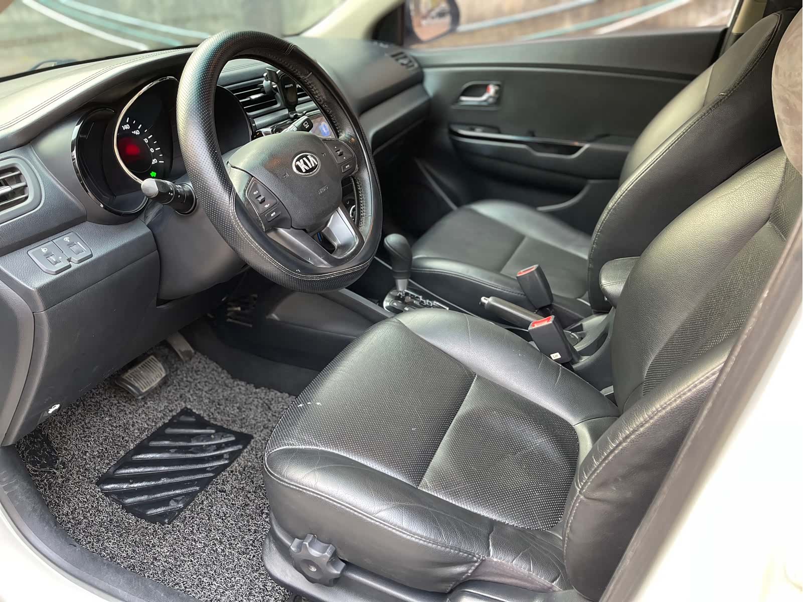 Kia K2, 2013 4