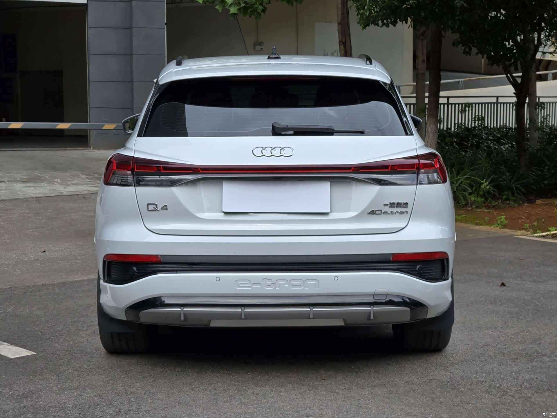 Audi Q4 e-tron, 2023 все фото