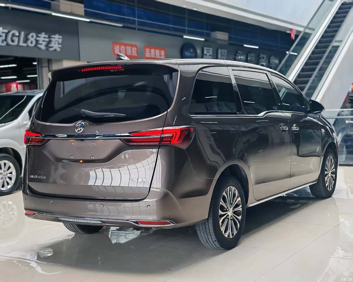 Buick GL8, 2022 6