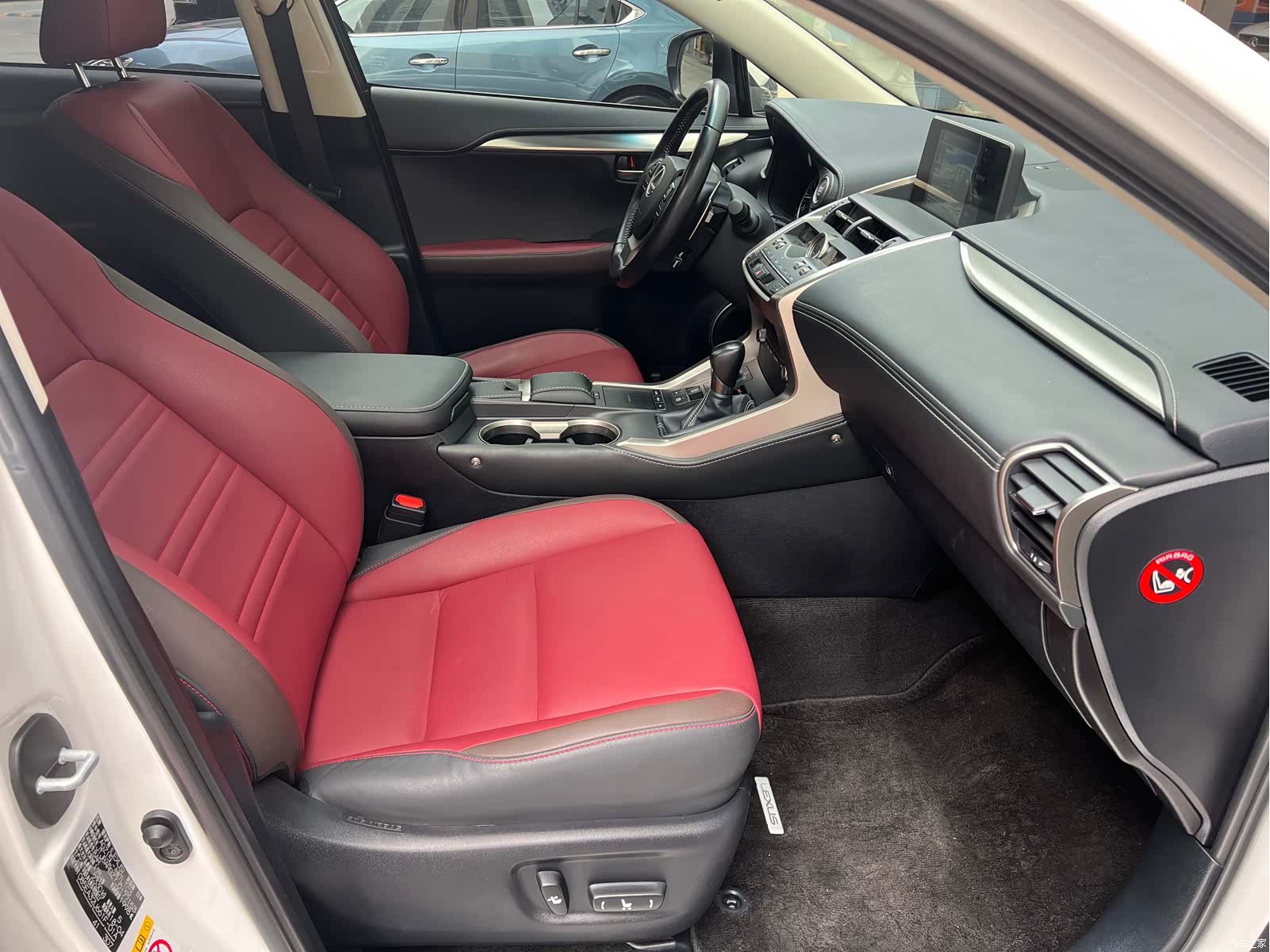 Lexus NX, 2018 11