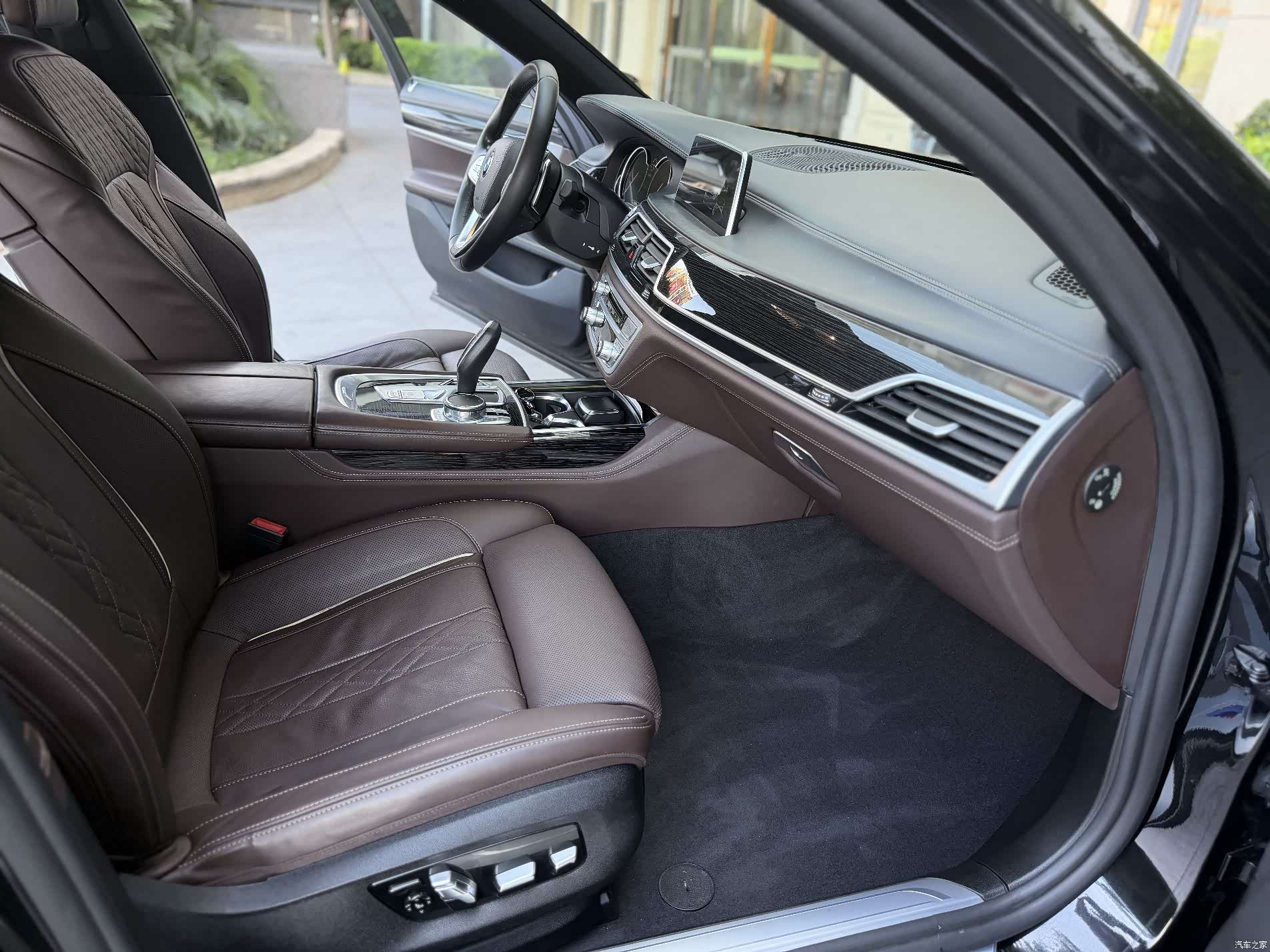 BMW 7 Series, 2018 все фото
