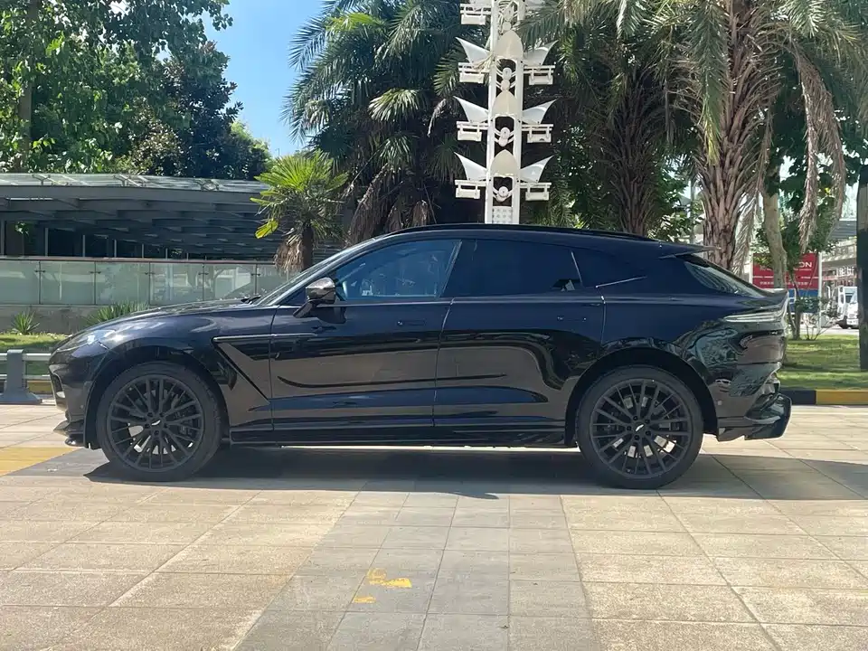 Aston Martin DBX