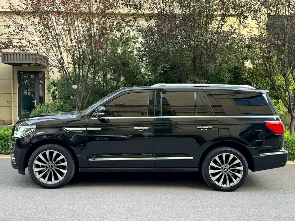 Lincoln Navigator