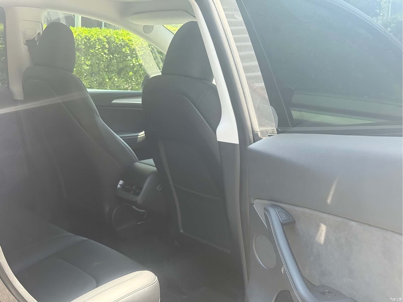 Tesla Model Y, 2023 18